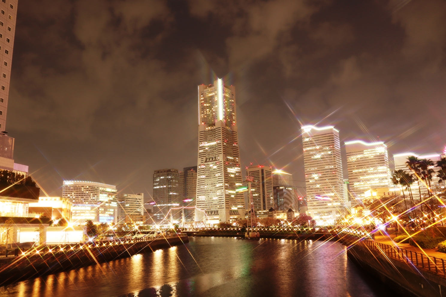 みなとみらい21 万国橋 ランドマークタワー方面