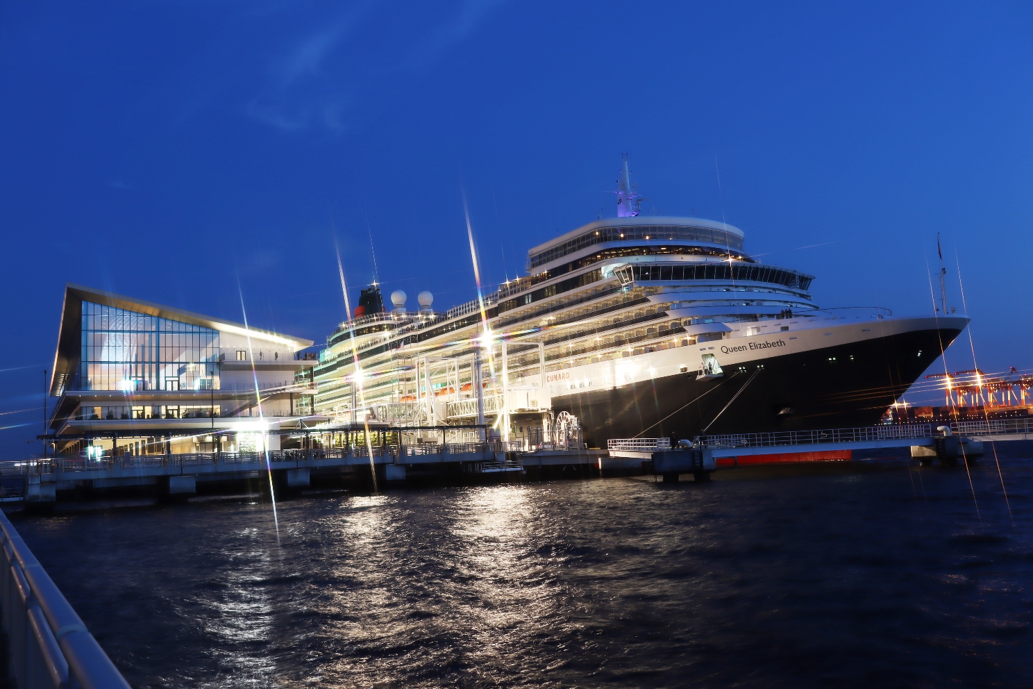 お台場 東京国際クルーズターミナル クイーンエリザベス