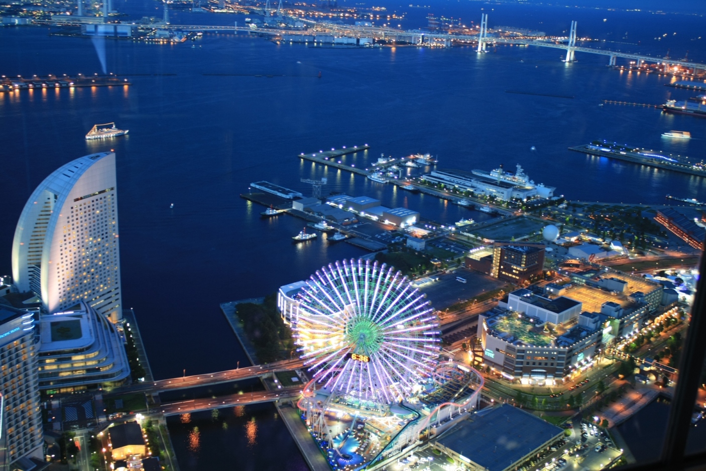 みなとみらい21 ランドマークタワー展望台：スカイガーデン ベイブリッジ方面